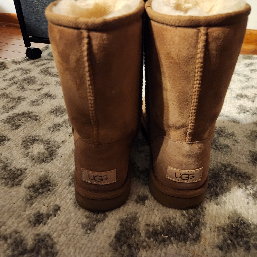 UGG Women's Classic Short Ii Boot - Picture 2 of 6